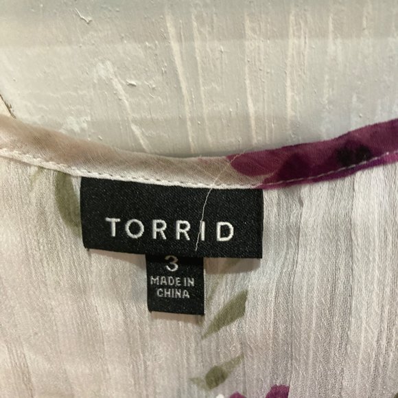Torrid WHITE FLORAL CHIFFON PINTUCK BLOUSE 3x - Picture 7 of 12